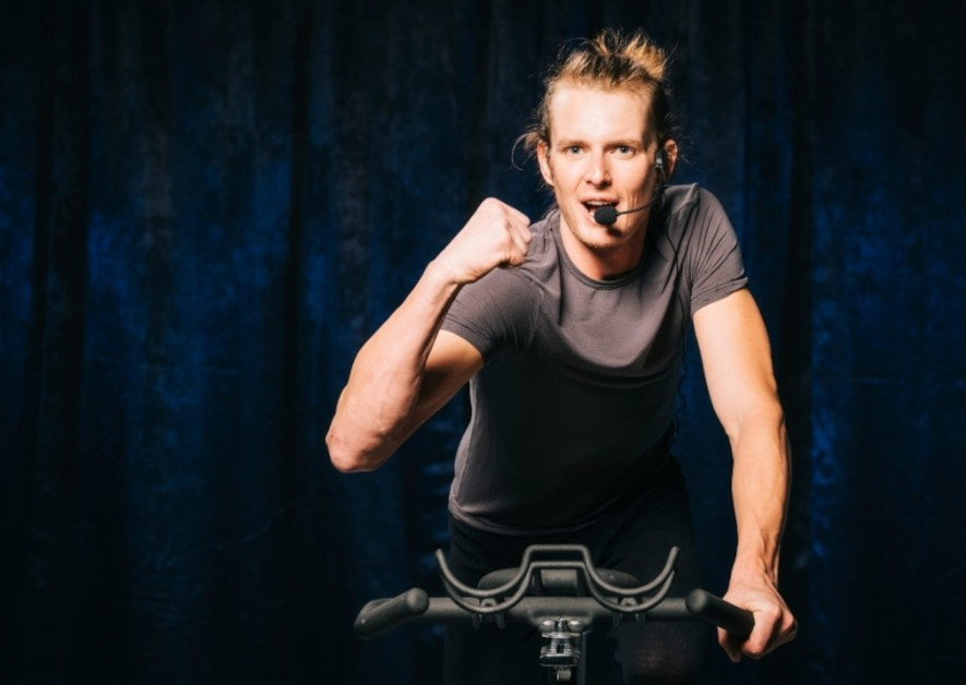 Spinninginstruktör peppar deltagare online